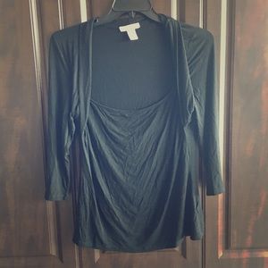 Black tshirt with 3/4 length sleeves